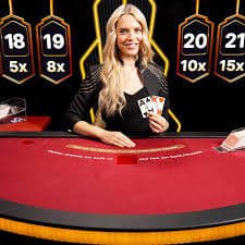 Leaderboard menampilkan peringkat pemain dari tertinggi hingga terendah Contoh leaderboard Tournament Mode dengan berbagai pemain dan skor mereka